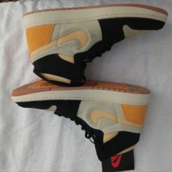 Nike Air Jordan 1 High Zoom Air CMFT 2 Muslin Vivid Orange DV1307-100 Size 12.5 - Picture 3 of 6